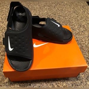 NIKE BOYS SUNRAY ADJUST OUTDOOR SANDAL - BLACK